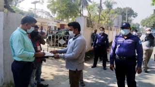 পলাশে মাস্ক ব্যবহার নিশ্চিতকরণে কঠোর প্রশাসন পলাশে মাস্ক ব্যবহার নিশ্চিতকরণে কঠোর প্রশাসন